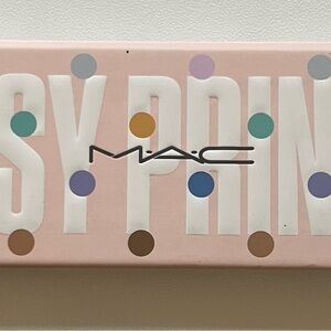 Brand New! MAC Prissy Princess eyeshadow palette and highlighter